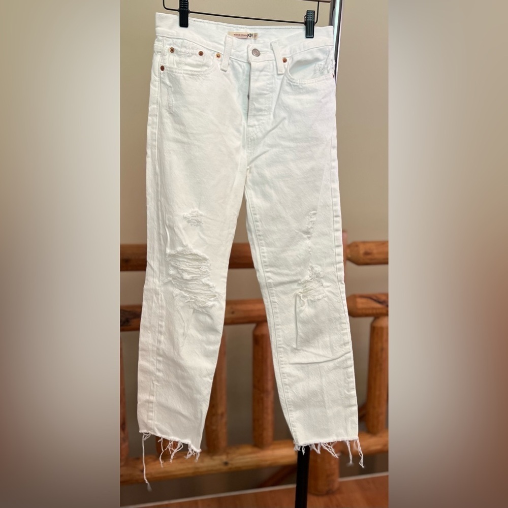 Levi’s Premium Wedgie Straight Jeans – White Distressed Raw Hem - Size 27 - Picture 8 of 11